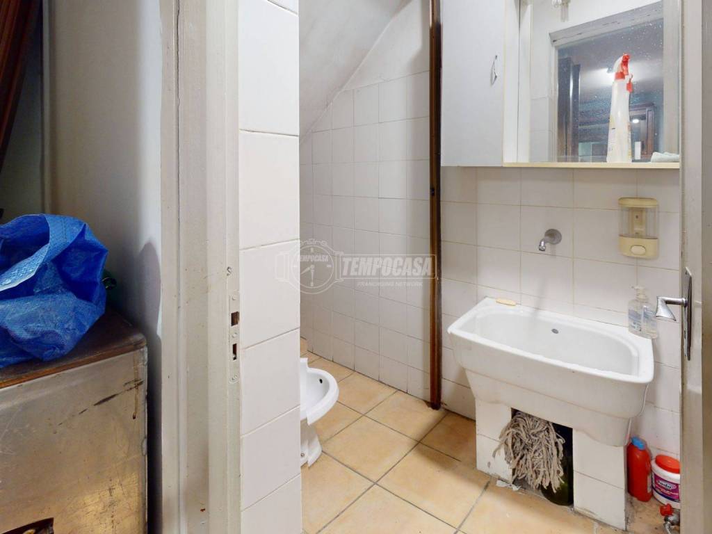 34-Via-Giovanni-Francesco-Napione-Bathroom