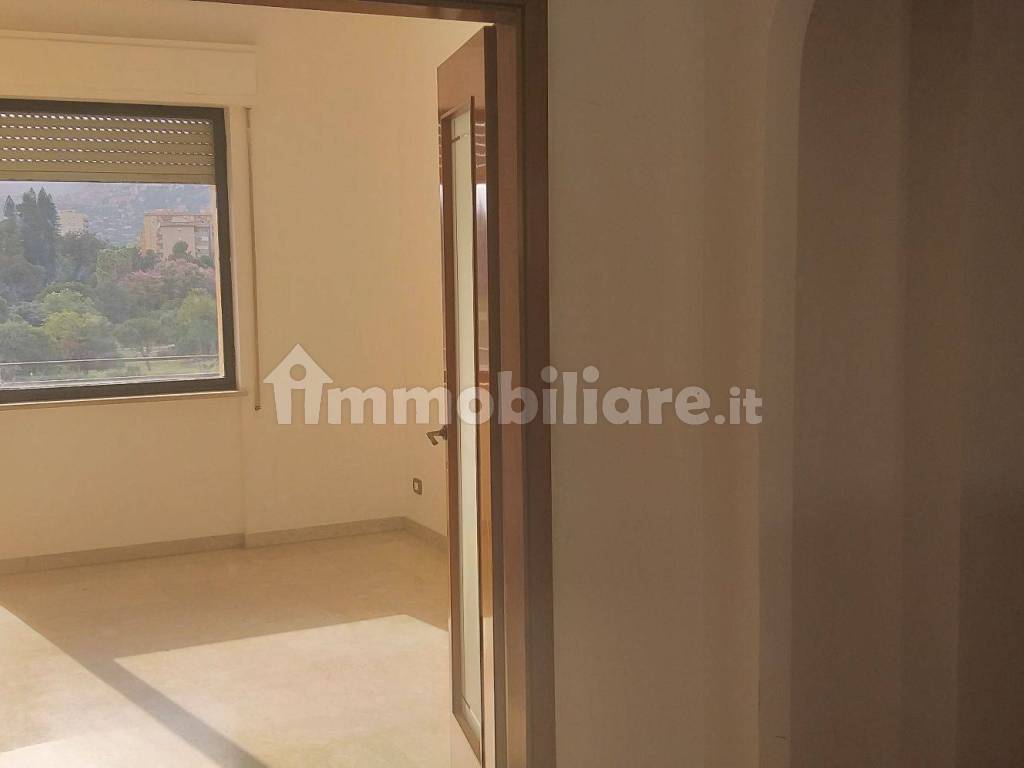 Vendita Appartamento in viale della regione Siciliana Sud Est 246. Palermo. Buono stato, quinto