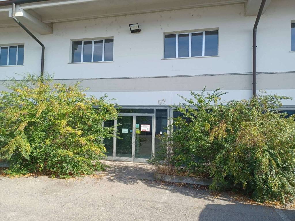 Locale commerciale via crispo sallustio, villaggio giardino, modena