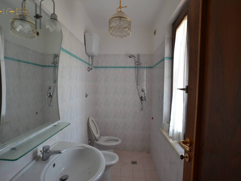 bagno di servizio primo piano