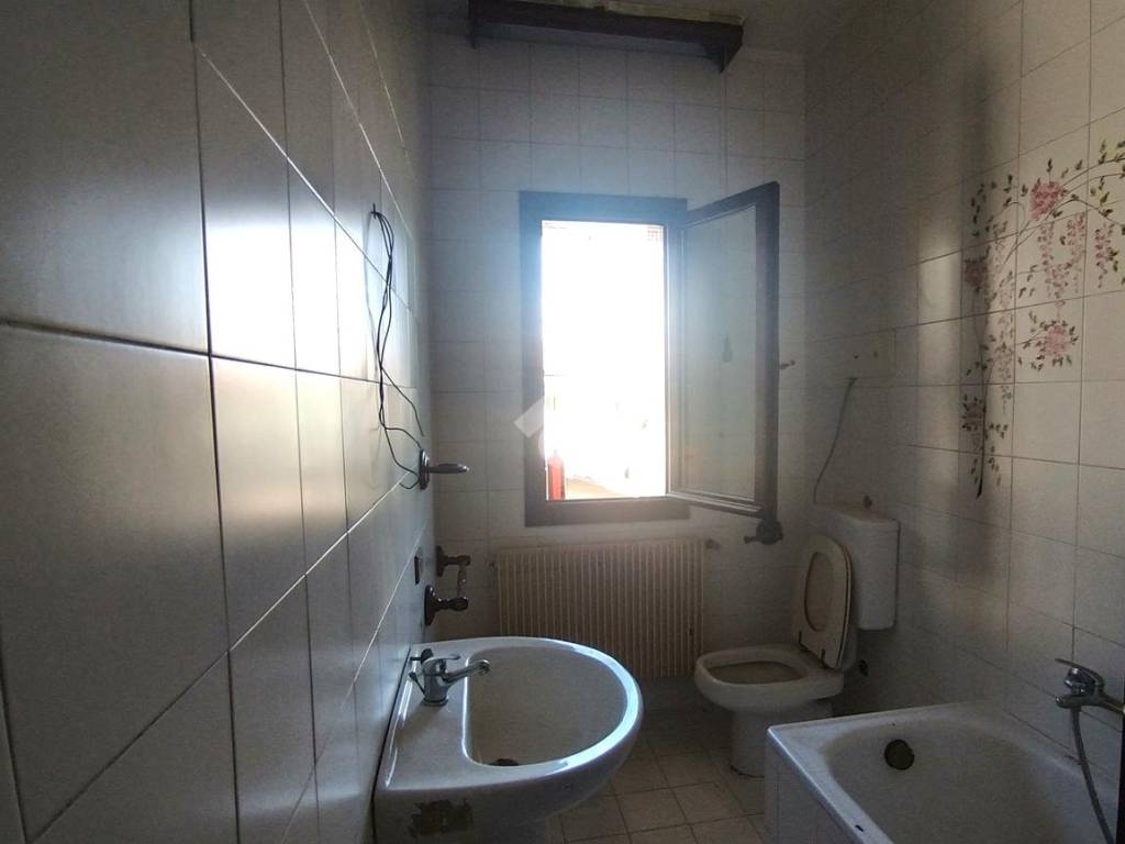 16 BAGNO