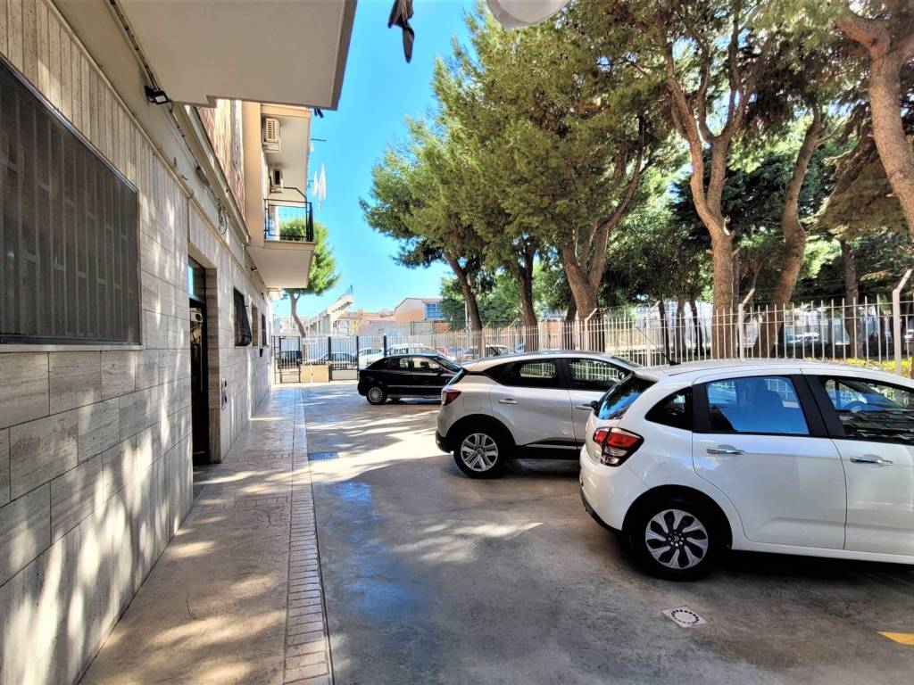 Cortile condominiale/Posti Auto