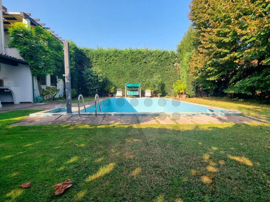 villa piscina zona pedonale abano  33