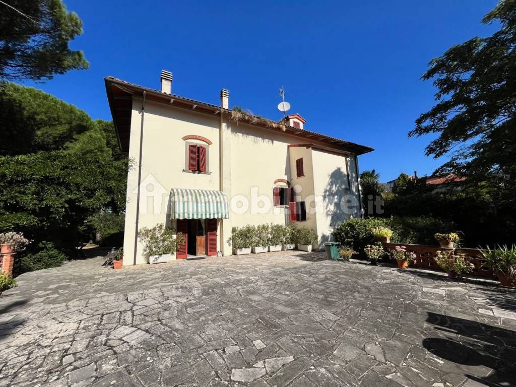 VILLA CON PARCO AREZZO PERIFERIA