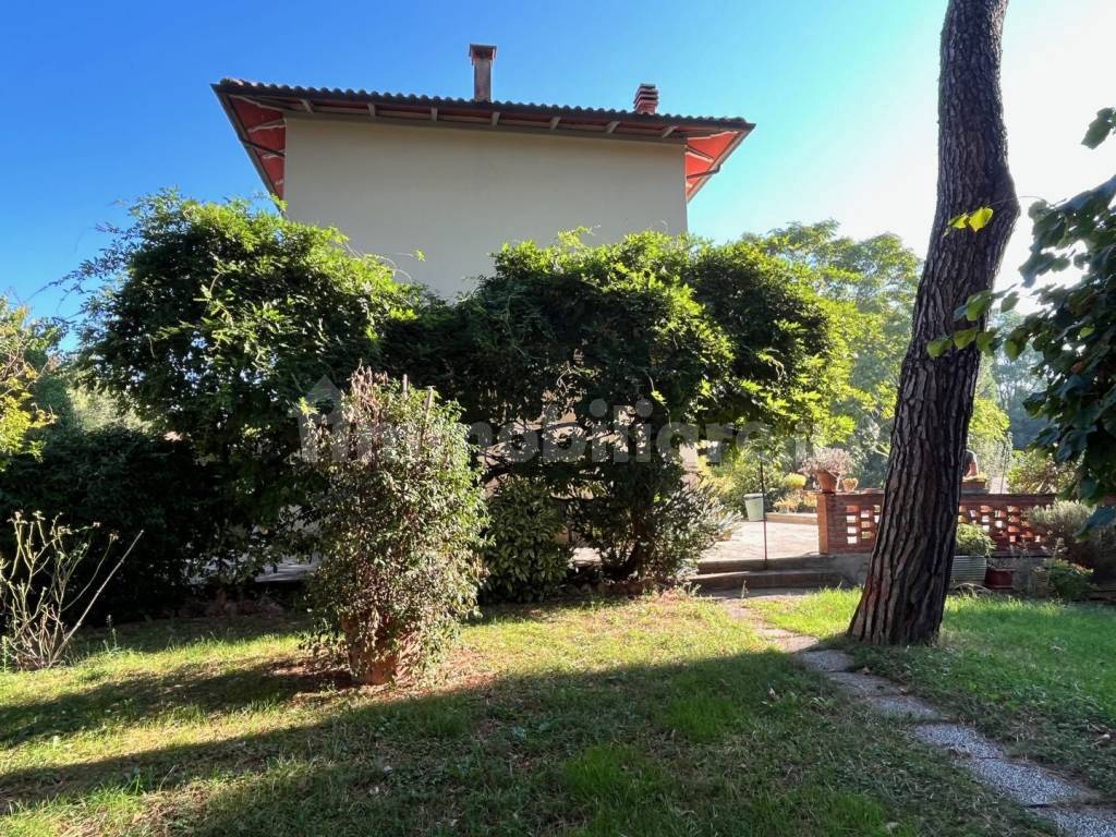 VILLA CON PARCO AREZZO PERIFERIA