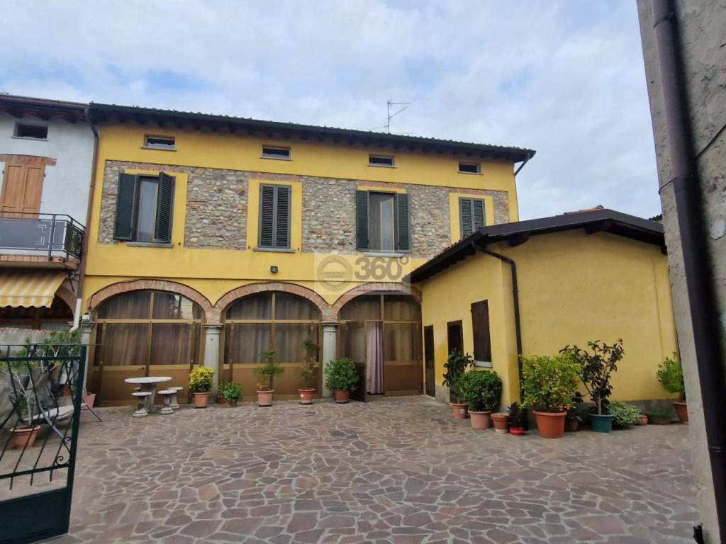 Casale vicolo Rossini, Cazzago San Martino