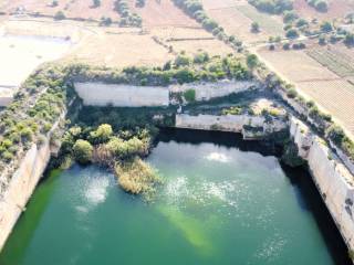 proprieta con piscina naturale a noto 04