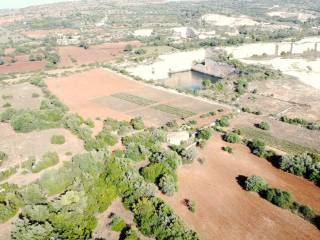 proprieta con piscina naturale a noto 10