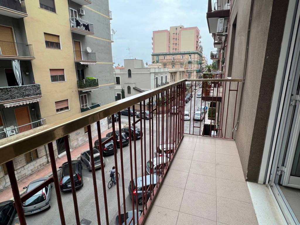 Vendita Appartamento Taranto. Trilocale in via Quinto Ennio, 14. Ottimo stato, secondo piano