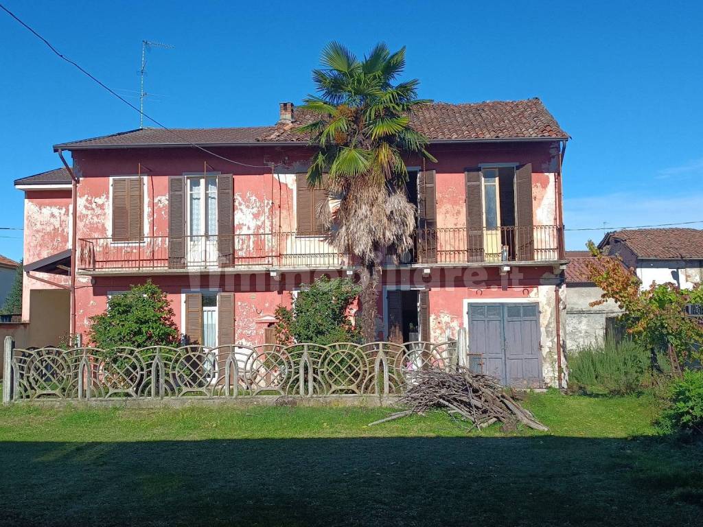 Vendita Casa colonica in via Roma 32 Mortara. Da ristrutturare, posto ...