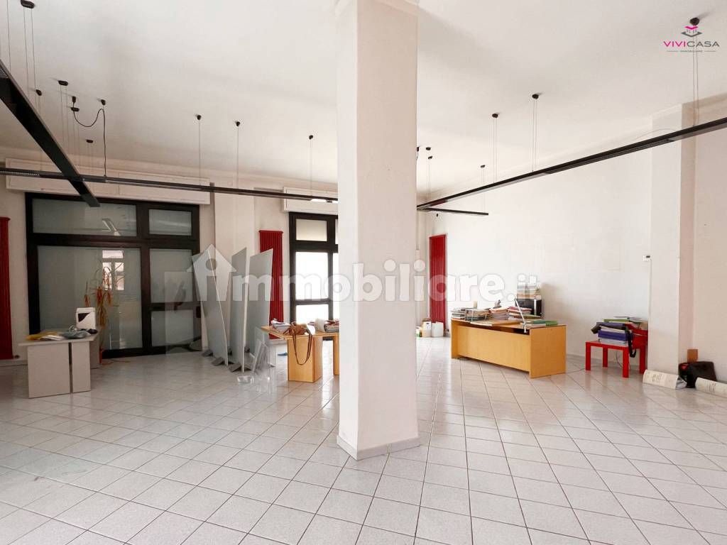 INTERNO