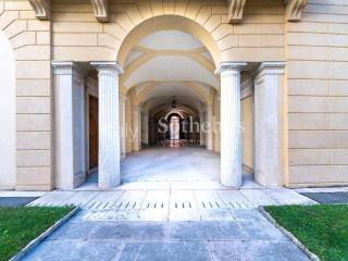 Ingresso palazzo dalla corte interna