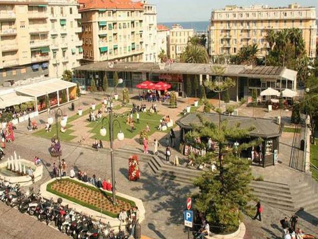 Piazza Colombo Sanremo.jpg