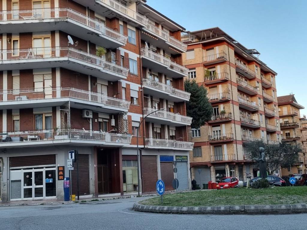 Locale commerciale via degli imbimbo, a. annarumma, a. gasperi, f. tedesco, avellino