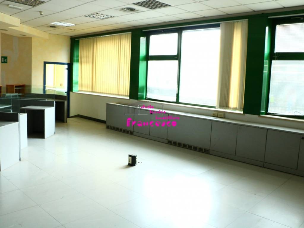 Altra veduta d'insieme del locale open space al piano terreno