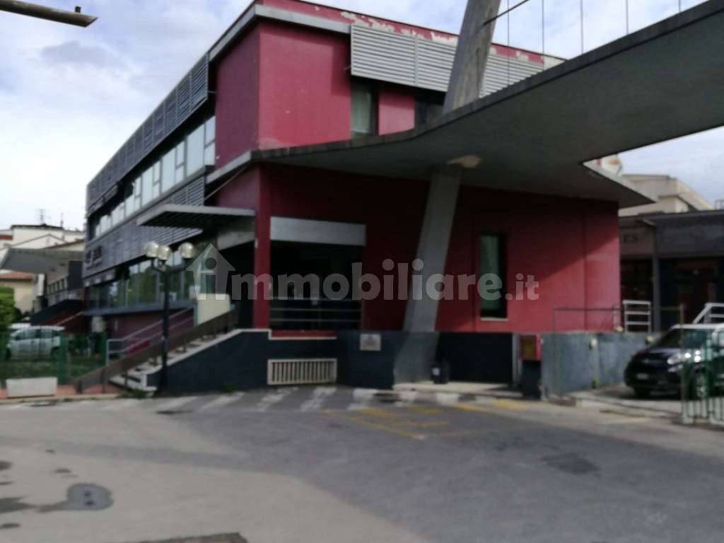 Altra veduta dall'esterno della porzione di palazzina ad uso uffici