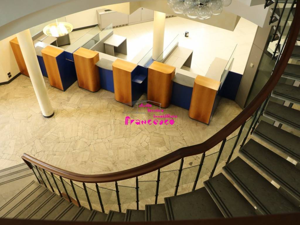 Veduta delle scale dal piano primo