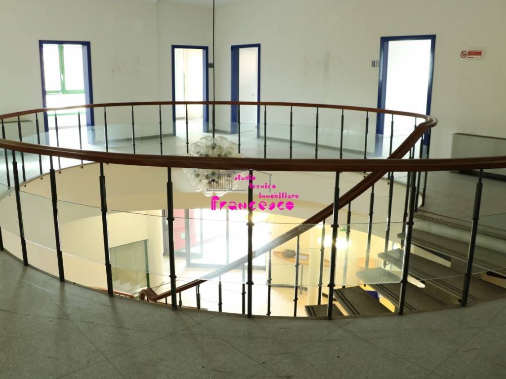 Altro particolare delle scale al primo piano