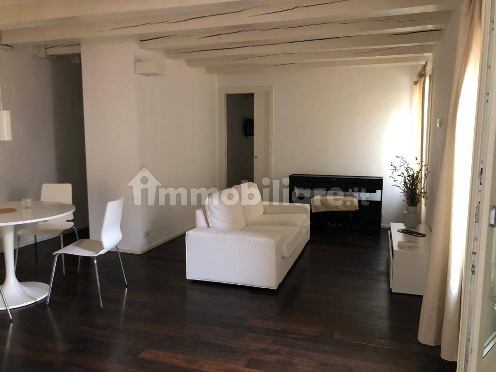 Rent Apartment Vicenza. 2room flat in Contra' San Pietro 9. Excellent