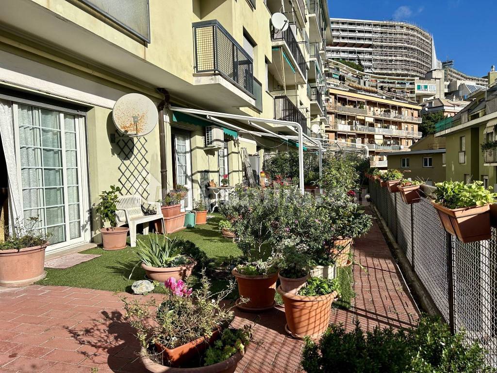 Vendita Appartamento Genova. Trilocale in via Enrico Hillyer Giglioli