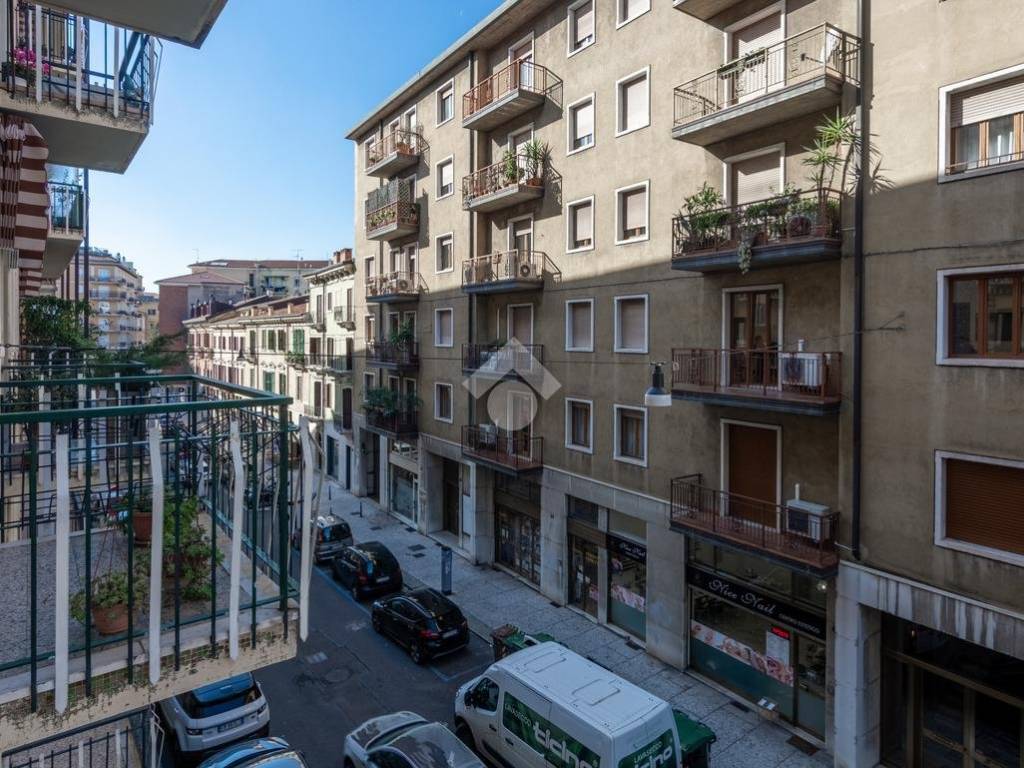Vendita Appartamento Verona. Bilocale in via Luigia Poloni 17. Da  ristrutturare, secondo piano, riscaldamento centralizzato, rif. 107271957