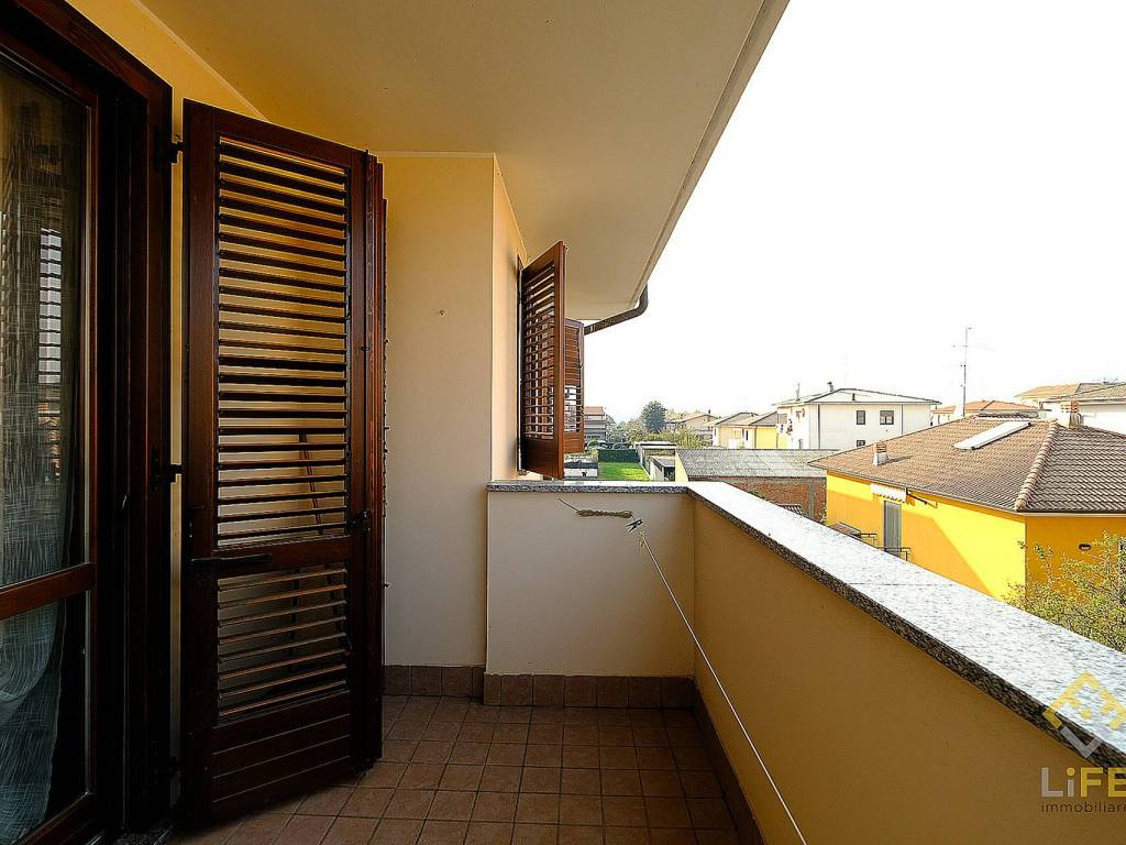 BALCONE CAMERA