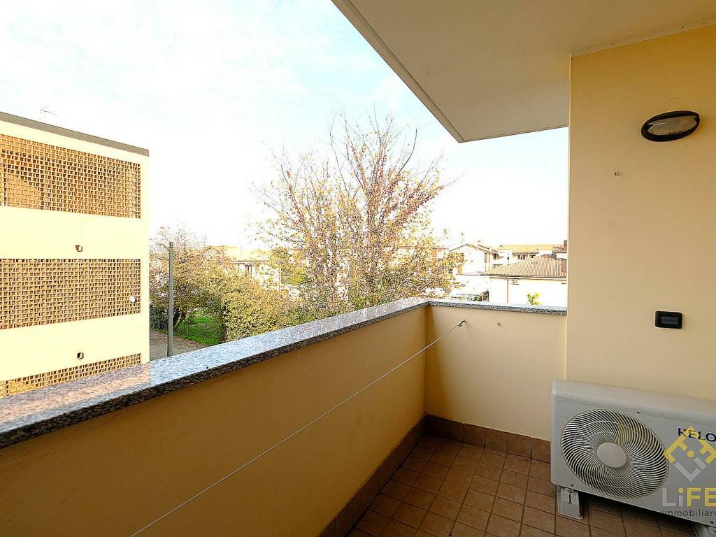 BALCONE CAMERA