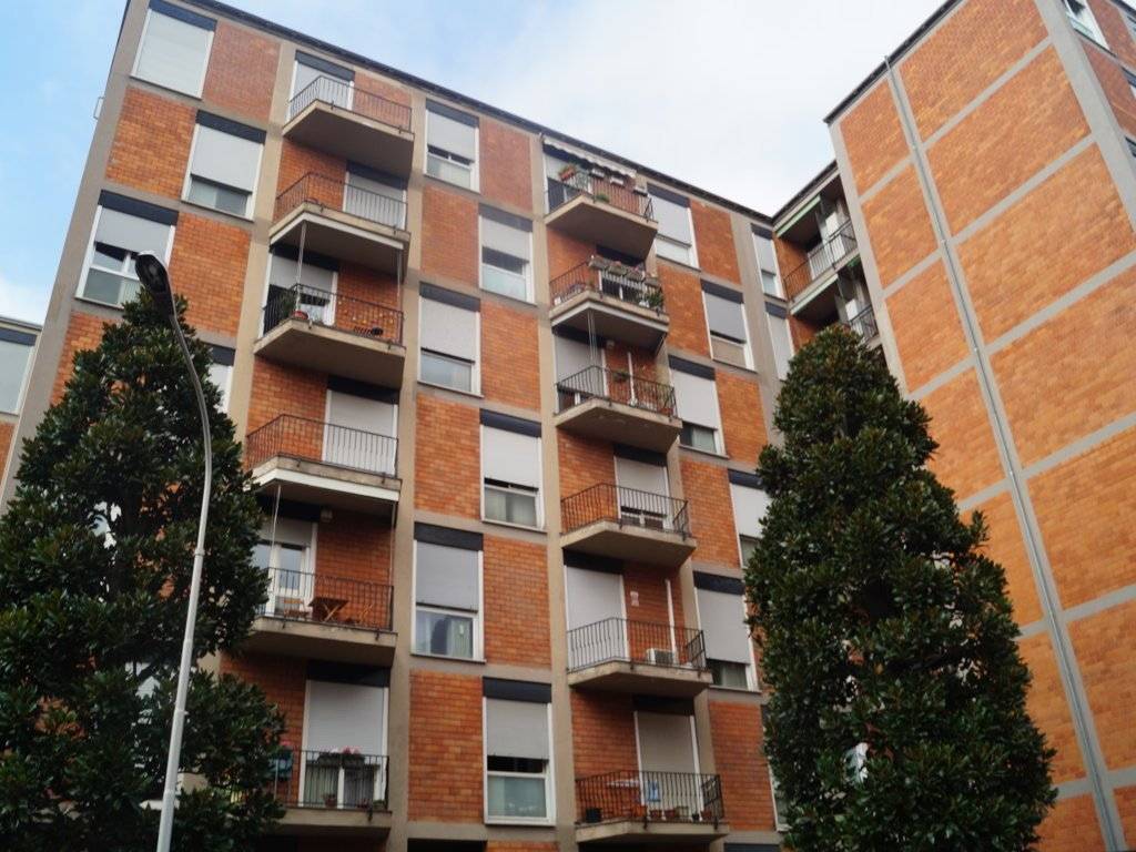 Rent Apartment Monza. 2room flat in via Ettore Reina 7. Excellent