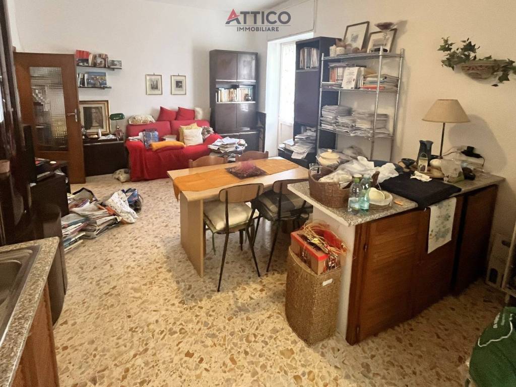 Sala con angolo cottura