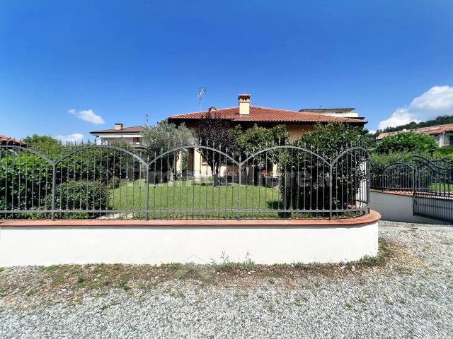 villa vendita grignasco esterno