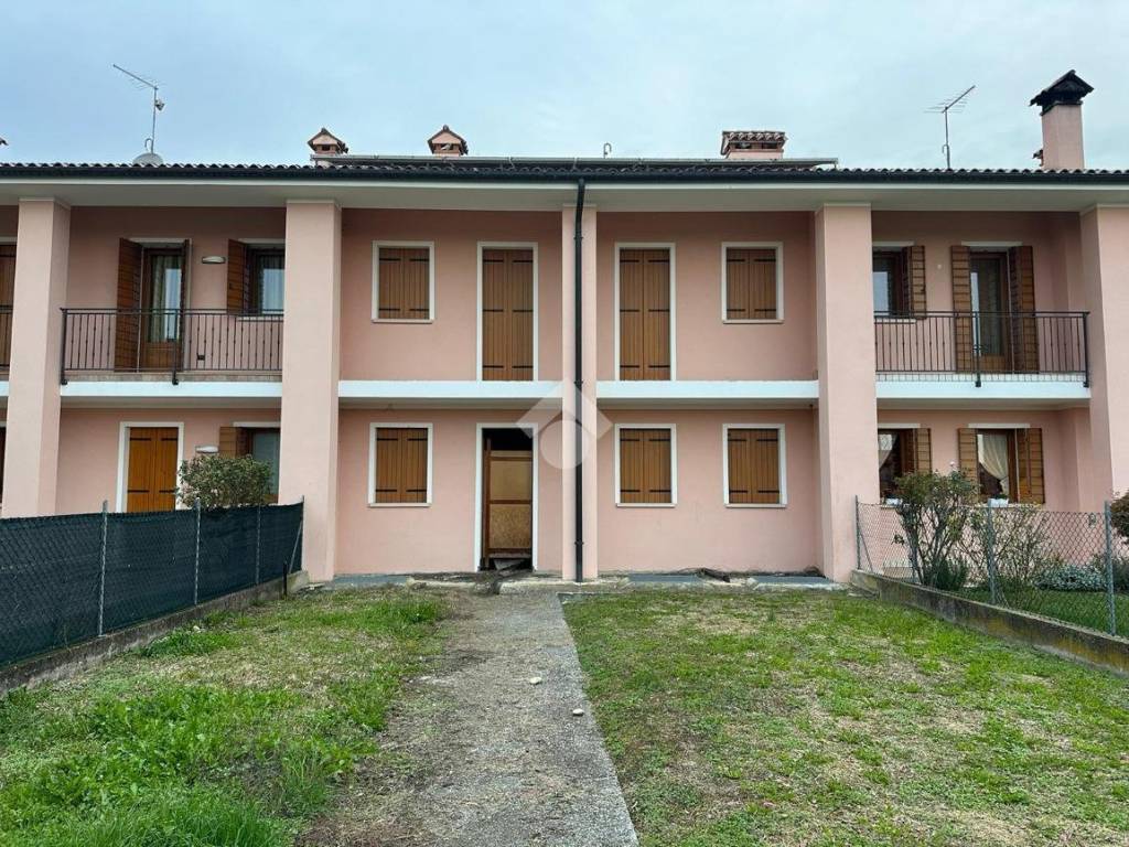 casa a schiera al grezzo