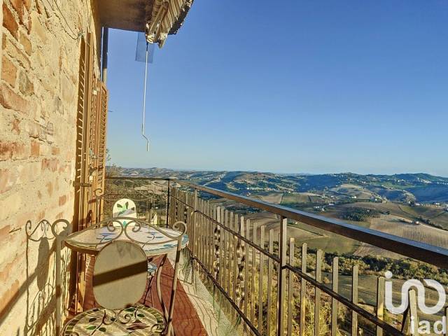 vista sulla valle dal balcone