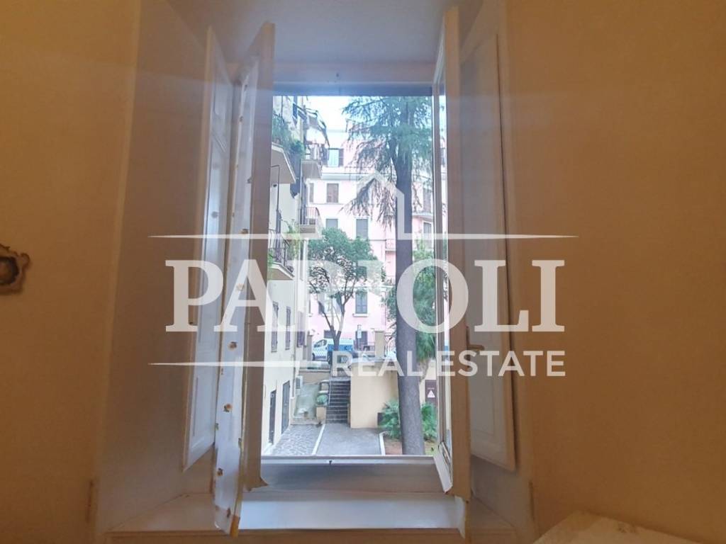 Vendita Appartamento Roma. Trilocale in via Ruggero Fauro. Da ristrutturare, secondo piano Vendita Appartamento Roma. Trilocale in via Ruggero Fauro. Da ristrutturare, secondo piano