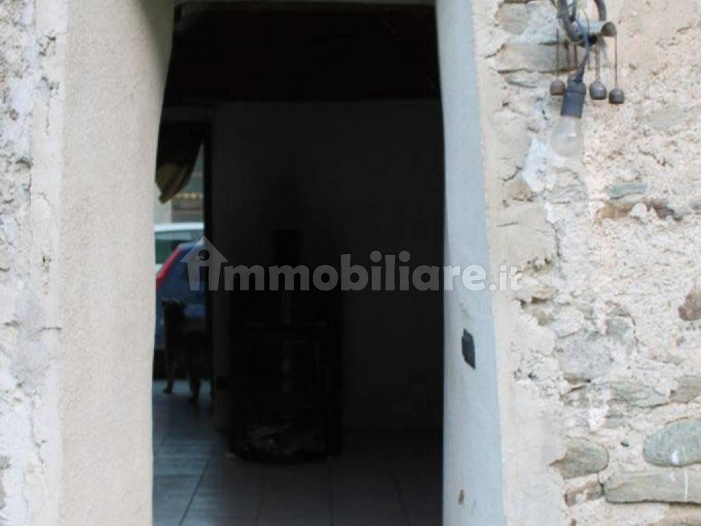 porta ad ovest su giardino privato