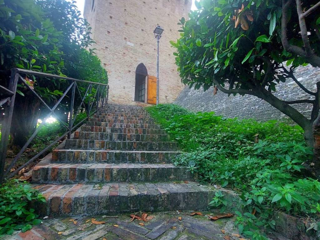 Terratetto unifamiliare via delle mura, centro, fermo