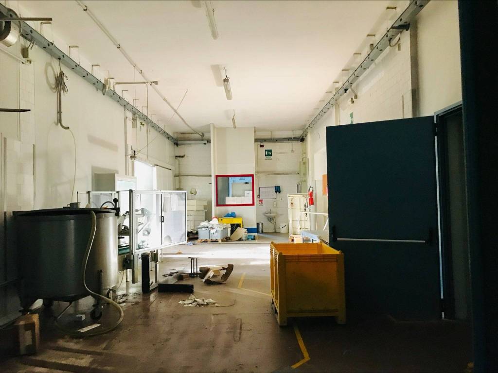 Capannone via santo stefano, zona manfredini, rivadolmo, pesare, este
