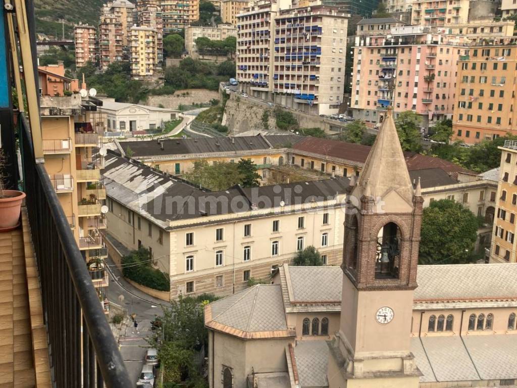 Vendita Appartamento Genova Trilocale In Via Del Lagaccio A Ottimo Stato Settimo Piano Con