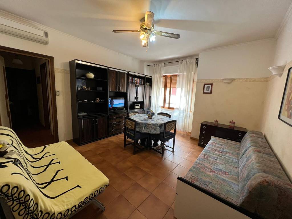 Affitto Appartamento Nettuno. Trilocale in via Fratelli Rosselli 53. Buono  stato, terzo piano, con balcone, riscaldamento autonomo, rif. 103526060