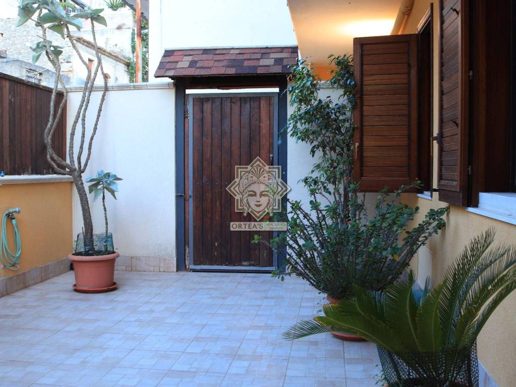 cortile-ingresso