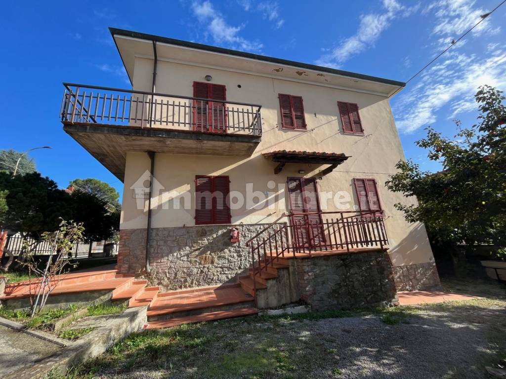 VILLA BIFAMILIARE CAMUCIA