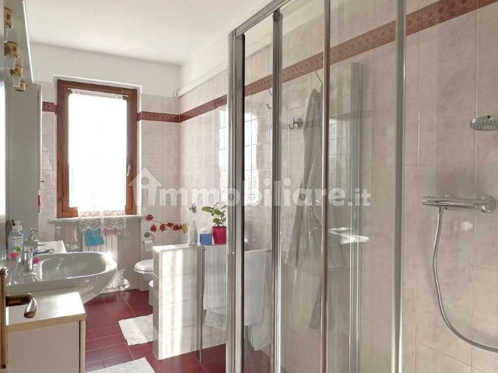 Bagno padronale con doccia