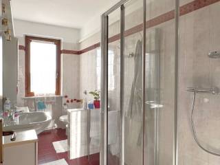 Bagno padronale con doccia