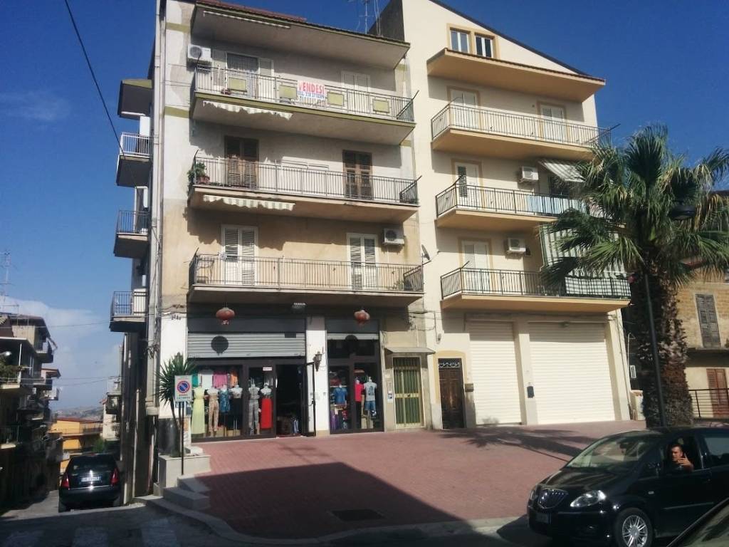 Locale commerciale via roma 327, aragona