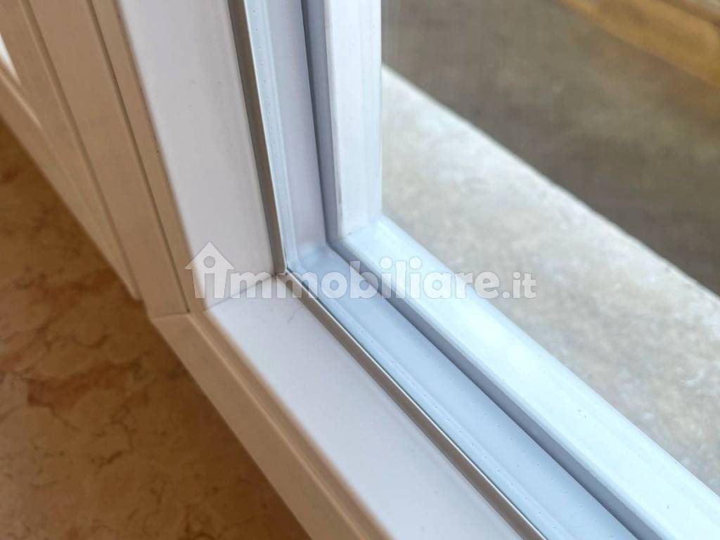 Particolare serramenti esterni PVC doppi vetri