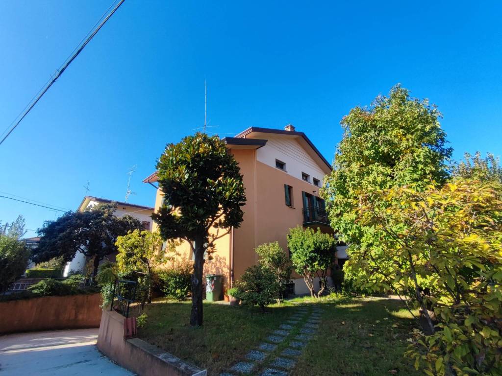 Villa bifamiliare via terza armata, rorai grande, grigoletti, pordenone