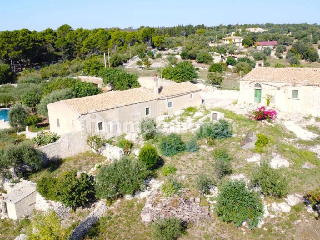 caseggiati con piscina vista mare a noto 06