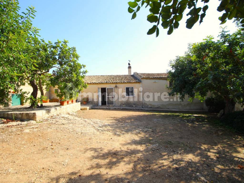 caseggiati con piscina vista mare a noto 14