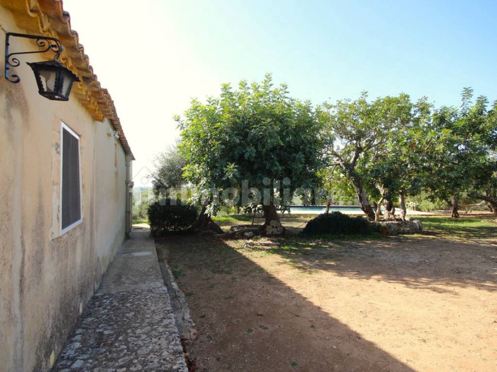 caseggiati con piscina vista mare a noto 28