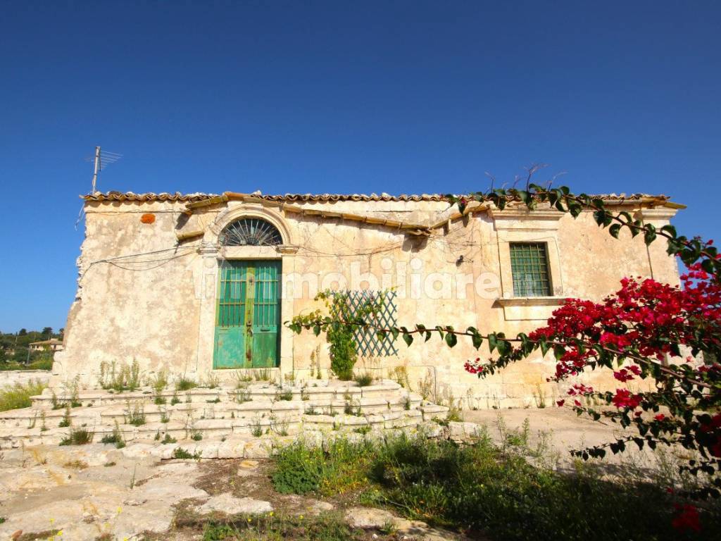 caseggiati con piscina vista mare a noto 35