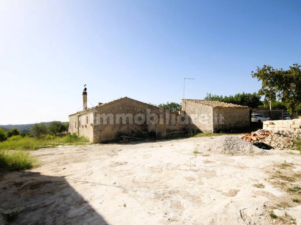 caseggiati con piscina vista mare a noto 39